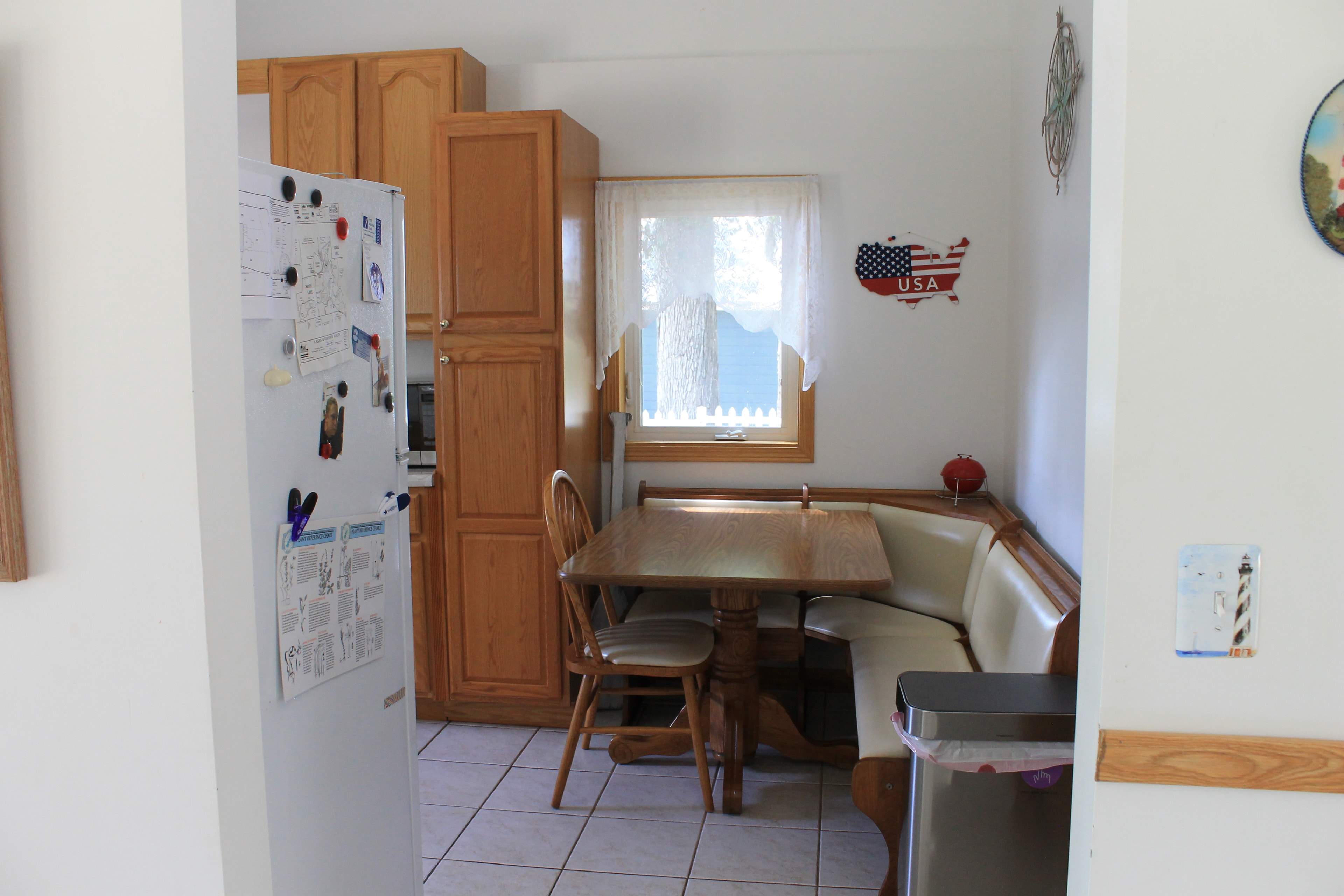 Kitchen breakfast nook with booth seating